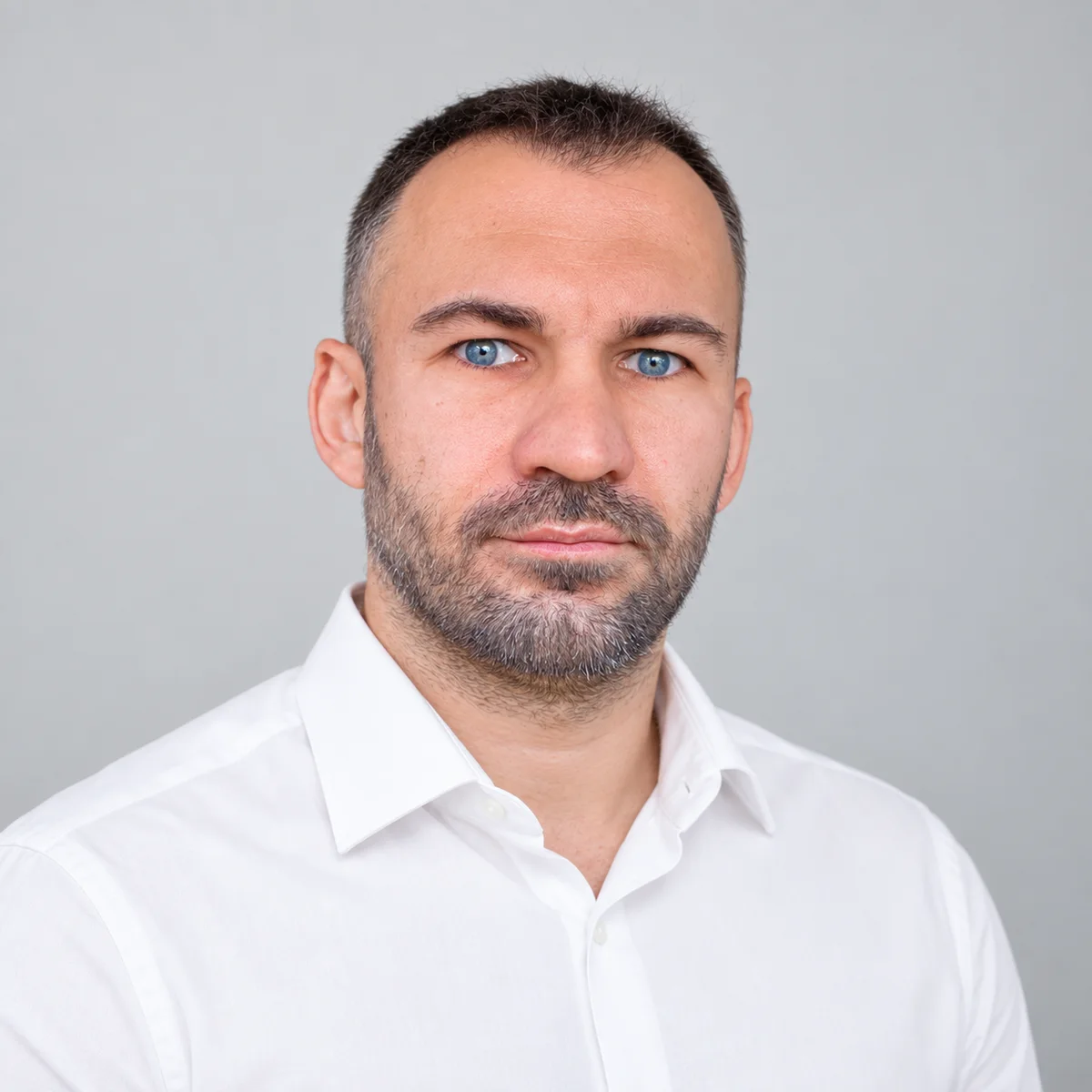 Hr. Alex Bombela